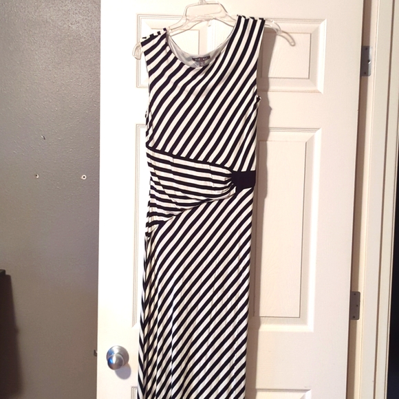 Roz & Ali Dresses & Skirts - Roz & Ali Dress Size 12